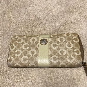 Coach Accordion Zip wallet leather